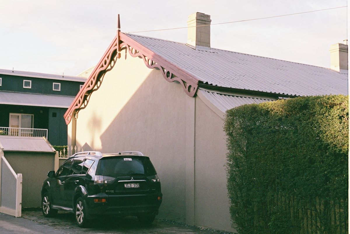 Automatic gates Port Melbourne – suburban driveway entrance